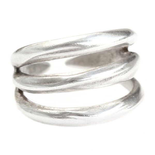 Ring spaces silver